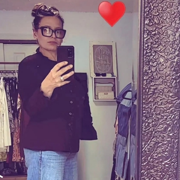 Meet your Posher, Cristina - Picture 2 of 6